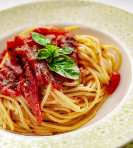 Pasta ai filetti di pomodoro di mamma