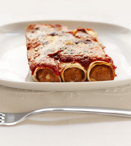 Cannelloni filled with meat ragout
