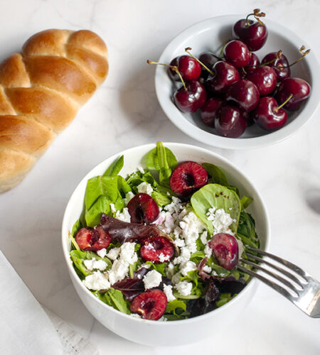 Insalata mista con Feta e ciliegie