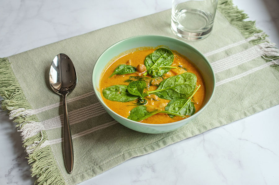 Curry rosso vegetariano con latte di cocco