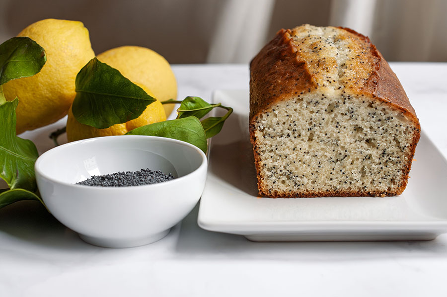 Plum cake al limone e semi di papavero